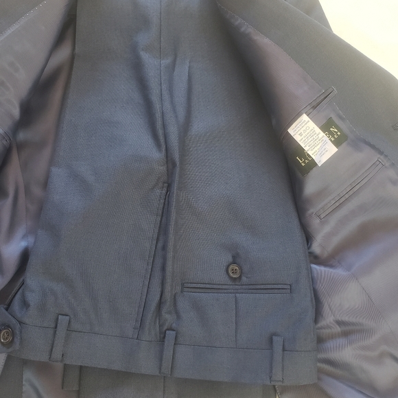 Suit - Picture 4 of 4